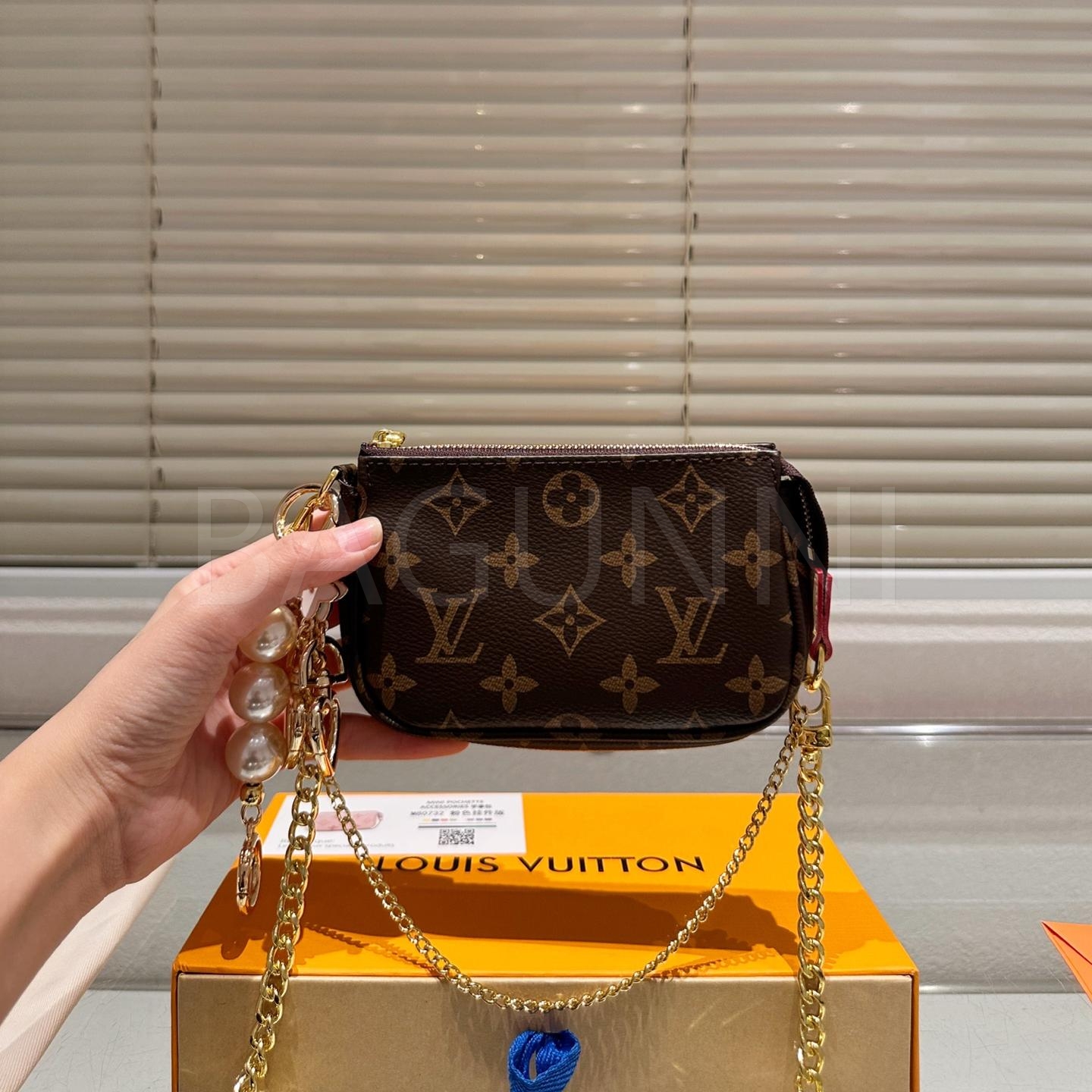 루이비통 앙프렝뜨 미니 포쉐트 악세수아