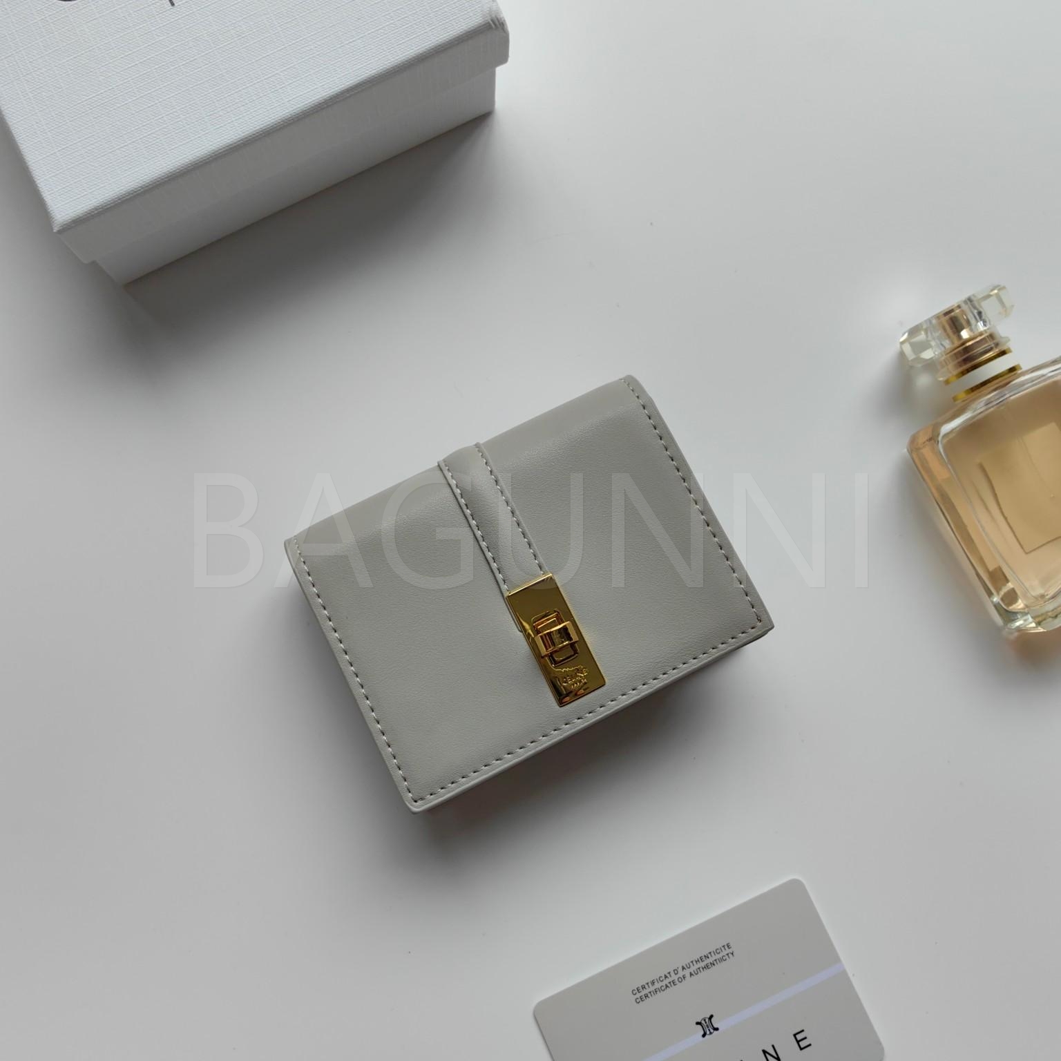 셀린느 트리옹프 플랩 카드지갑