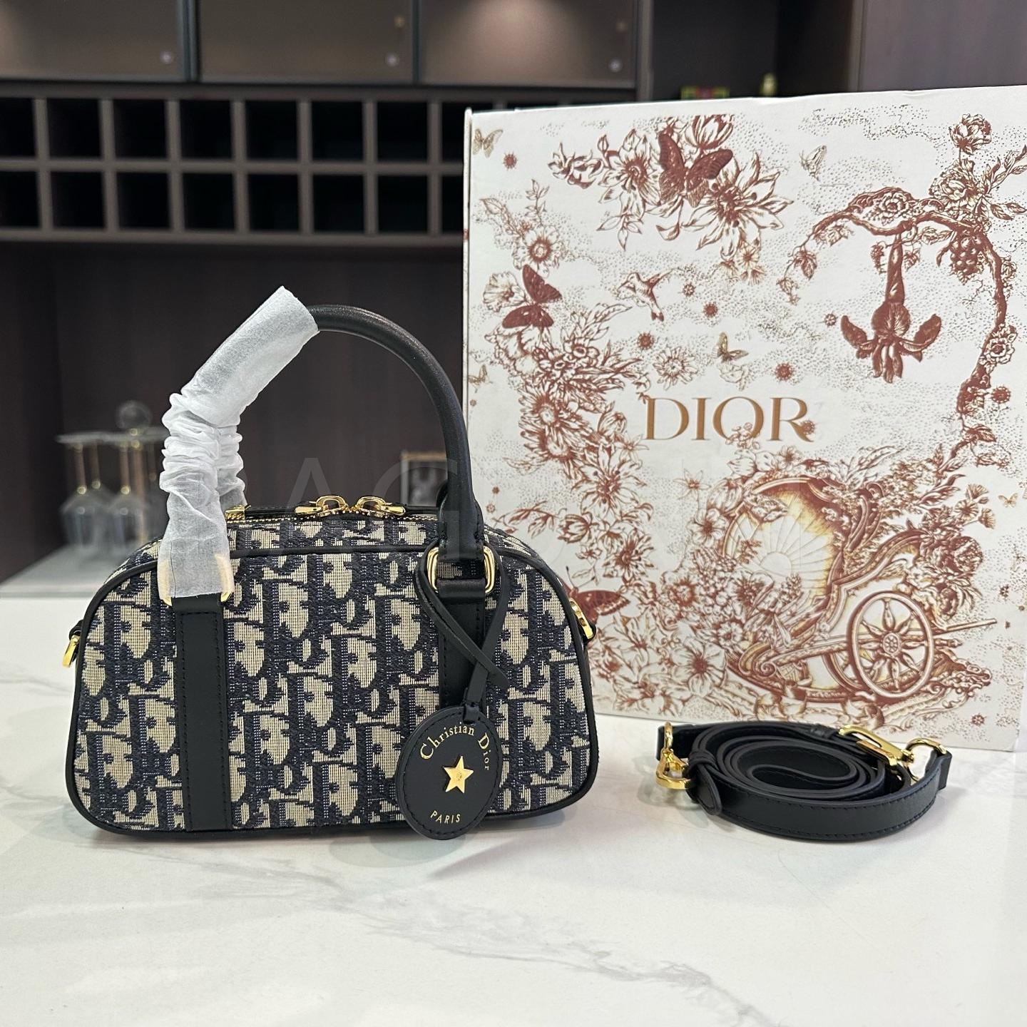 디올 그루브 토트백