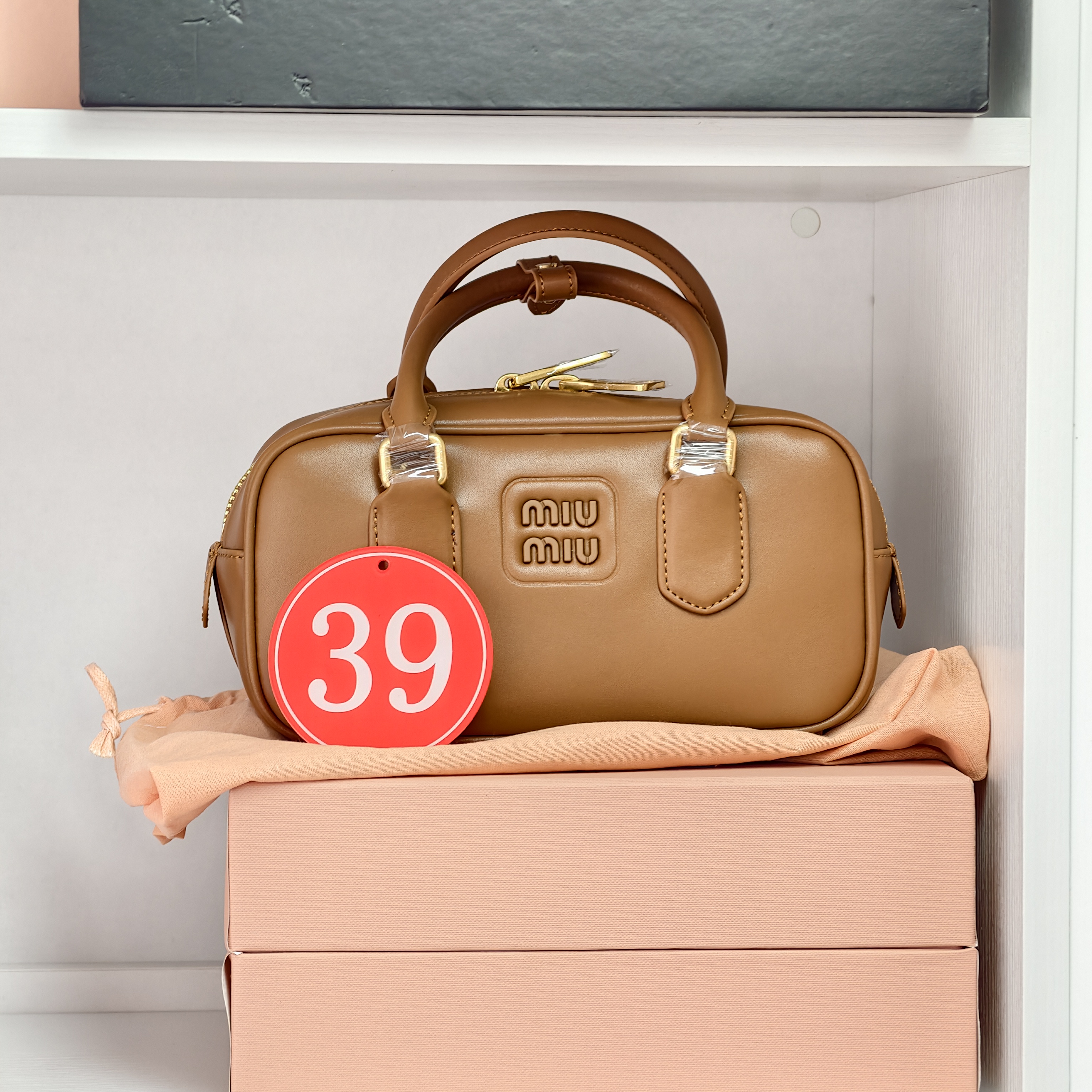 [live39] 미우미우의 아르카디 가죽 백 코냑컬러